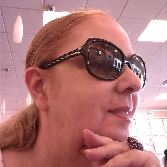 Meet your Posher, Linda - Picture 1 of 1